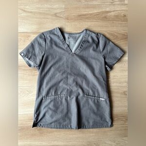 FIGS casma three-pocket scrub top